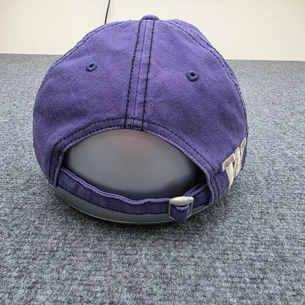 University of Washington Huskies Hat Cap Purple NCAA Crest Filigree‎ Embroidered